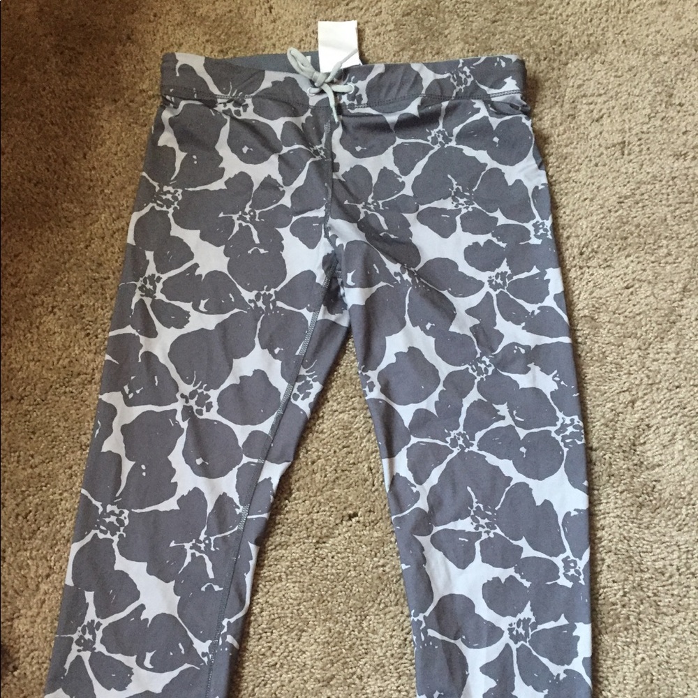 Roxy Gray and White Floral Print Leggings